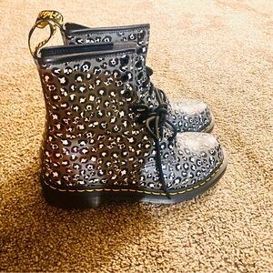 Dr. Martens Women's Gray Leopard Print Leather Boots 
Size 9 (NEW with BOX)